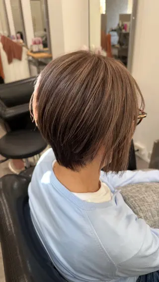 ショート 白髪ぼかし 👒堀江・ヨンスクのヘアスタイル