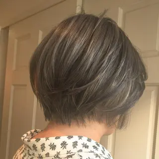 ショート カラー ホワイト&レイヤーカ ットエクステ長畠俊輔のヘアスタイル