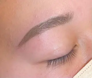 アイブロウ TotalBeautysalonCURE所属・CURE 朱梨のネイルデザイン