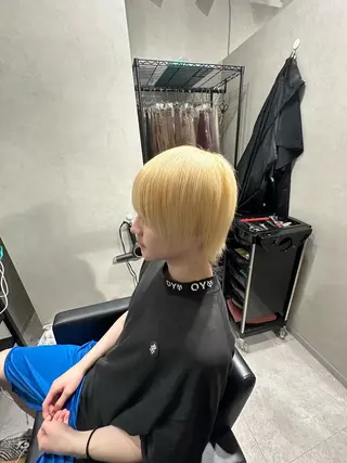 ショート 奥本 侑 ハイトーン、髪質改善のヘアスタイル