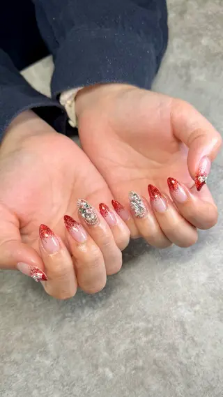 ネイル haleyume所属・shino🌟 痛ネイルのネイルデザイン