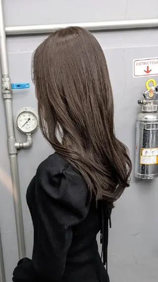 ロング カラー fuwat所属・秋葉原でカラーする なら🐉ちぇーたんのヘアスタイル