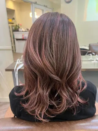 セミロング カラー 鶴見 和美のヘアスタイル