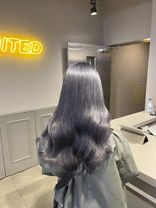 セミロング 寒色＆ブリーチ特化 寒色MiOのヘアスタイル