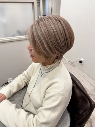 ショート 白髪ぼかし脱白髪染め kaminowaのヘアスタイル