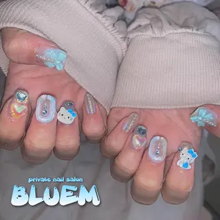 ネイル BLUEM なな🐶のネイルデザイン