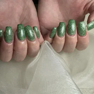 ネイル repos~ルポ~所属・里見 麗のネイルデザイン