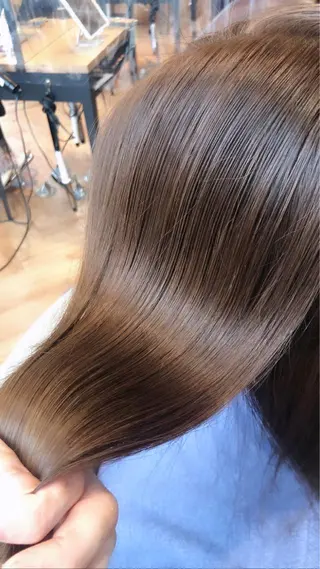 セミロング カラー 韓国🇰🇷レイヤー 映える顔周り🩷のヘアスタイル