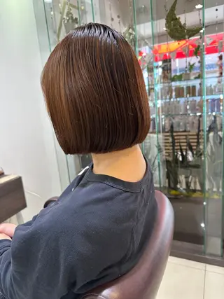 ミディアム レイヤー 艶々カラーのヘアスタイル
