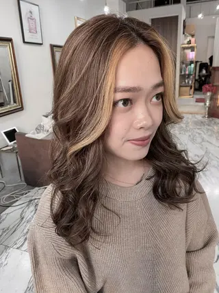 セミロング カラー 👑圧倒的カラー👑 佐々木祐希のヘアスタイル