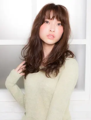 セミロング パーマ THE DAY所属・AKI HASHIMOTOのヘアスタイル