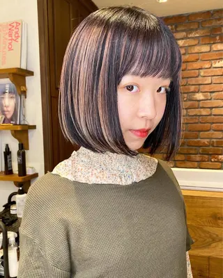 ショート azu ブリーチダブルカラーのヘアスタイル