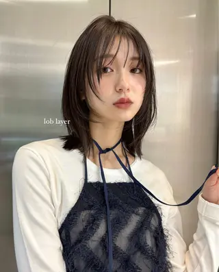 ミディアム カラー 脇野 茉優のヘアスタイル