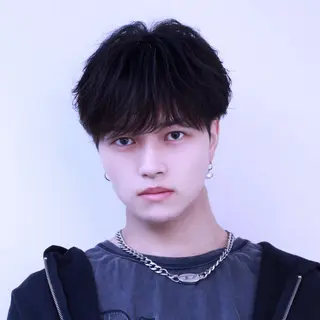 メンズ ラウンドマッシュ/ フェザーショート大阪のヘアスタイル