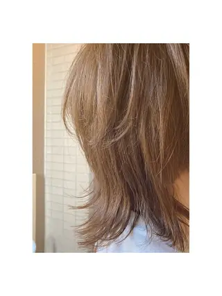 ミディアム タカノ アツコのヘアスタイル