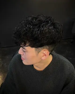 ショート パーマ メンズ 名郷 偉織　フェードメンテのヘアスタイル