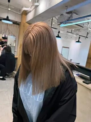 ミディアム カラー ミルクティー× グレージュMOMOのヘアスタイル