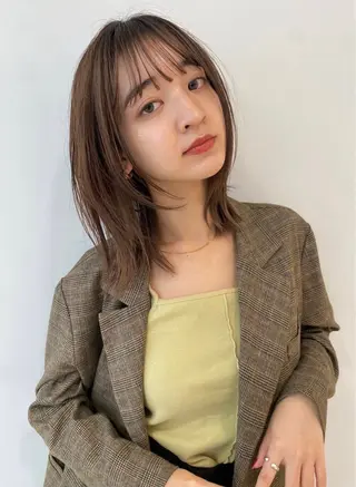 ミディアム REBECCA 宮崎伊玖のヘアスタイル