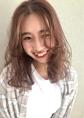 セミロング カラー 岩上 充希のヘアスタイル