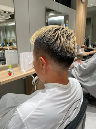 ショート カラー メンズ hollo 原宿所属・ハイトーンカラー/ ダブルカラー/EMIのヘアスタイル