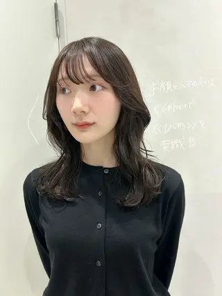 セミロング カラー SALOWIN栄 三丁目 木戸里実のヘアスタイル