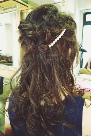 ロング ヘアアレンジ MILLOR “ミラー”のヘアスタイル