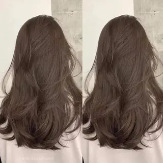 セミロング カラー レイヤー/ブリーチ ♥️【木坂 桃歌】のヘアスタイル