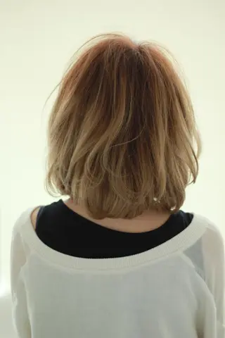 ミディアム Director金野 麻衣子のヘアスタイル