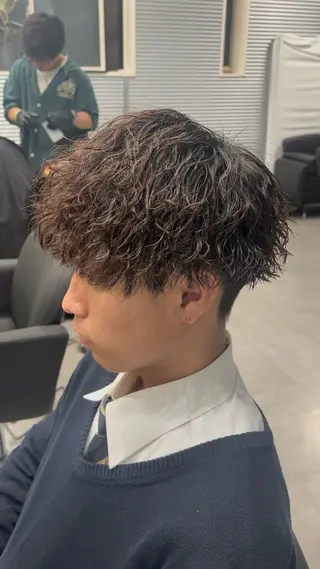 ショート パーマ メンズ 波巻き/ツイスパ/ 短髪/鈴木俊也のヘアスタイル