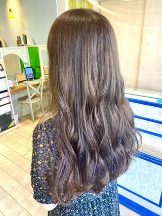 ロング カラー ヘアアレンジ🪿イデ ミユウ🪿のヘアスタイル