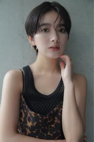 ショート カラー 祝田 巳幸のヘアスタイル