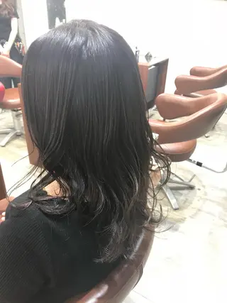 ロング カラー ウルフカット／吉村 桃子のヘアスタイル