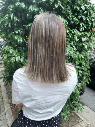 ミディアム カラー akane .のヘアスタイル