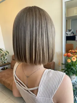 ミディアム カラー 吉田 真尋のヘアスタイル