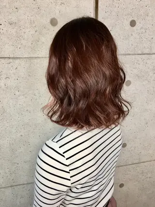 ミディアム 足立 磨咲のヘアスタイル