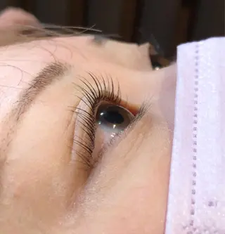 マツエク・マツパ 藤田 彩音のヘアスタイル