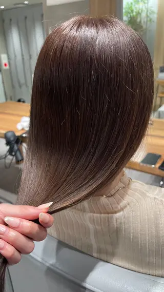 セミロング youres hair恵比寿本店所属・縮毛矯正×レイヤー カット/飯田 輝のヘアスタイル