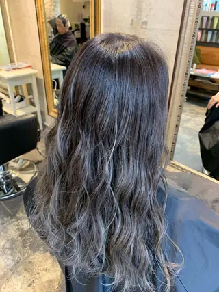 ロング カラー ミルクティーベージュ ブリーチ 店長 清水のヘアスタイル