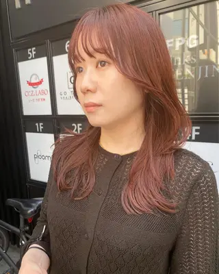 ミディアム カラー THE DAY所属・AKI HASHIMOTOのヘアスタイル