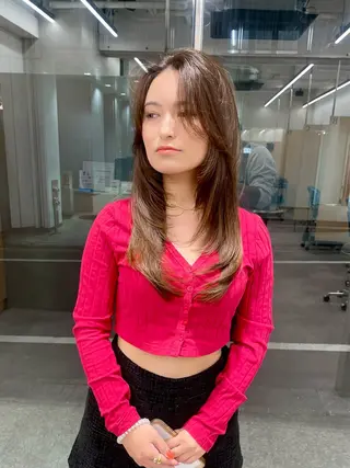 ロング カラー カット・ブリーチ TAIGAのヘアスタイル