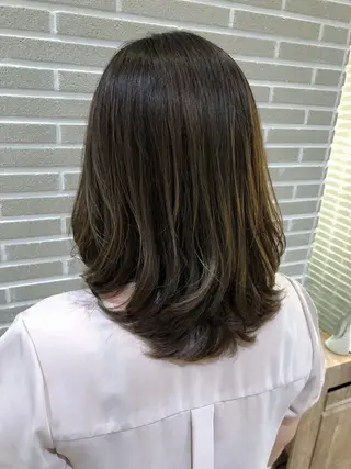 ミディアム カラー 山北 咲子のヘアスタイル