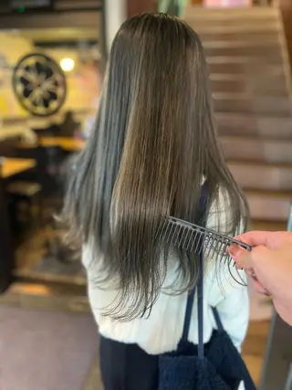 ロング 【ブロンド】【ベージ ュ系】TAKUMAのヘアスタイル