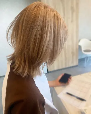 カラー Bish Yanaのヘアスタイル