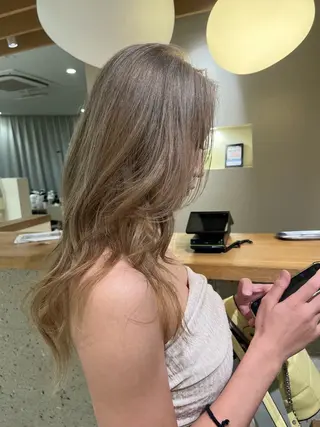 カラー 横井 優奈のヘアスタイル