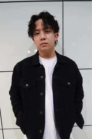 ショート パーマ メンズ Rei/ 縮毛矯正/ ハイライトカラー募集のヘアスタイル