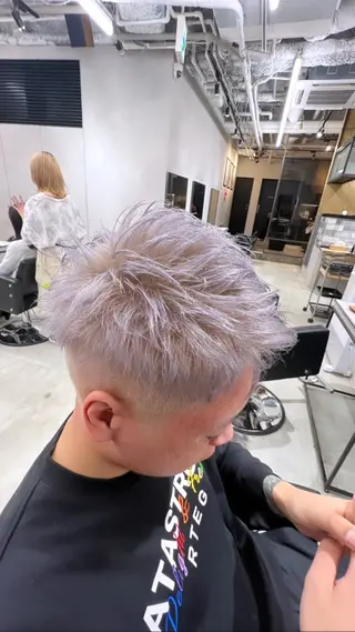 ショート カラー メンズ カラースペシャリスト ・齊藤 羽瑠輝のヘアスタイル