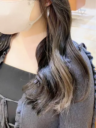セミロング 🌸小島友梨香🌸 ブリーチカラーのヘアスタイル