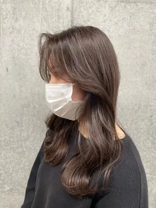 セミロング カラー yuika .のヘアスタイル