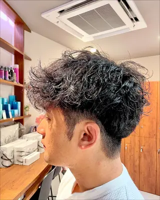 ショート パーマ メンズ メンズ毛流れパーマ/ センターパート/怜哉のヘアスタイル