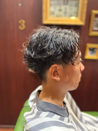 ミディアム パーマ BroTokyo Barbershop 銀座店所属・大河 たいがのヘアスタイル
